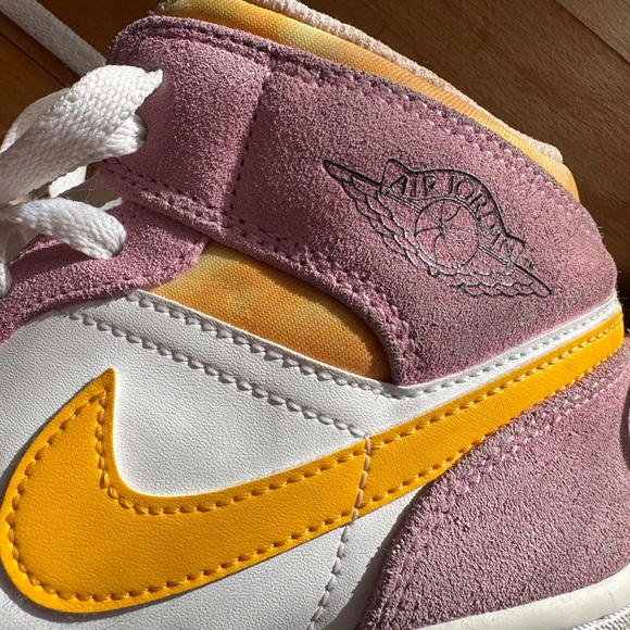 NIKE Jordan 1 Mid Pink and White with Gold Accents - Picture 5 of 7